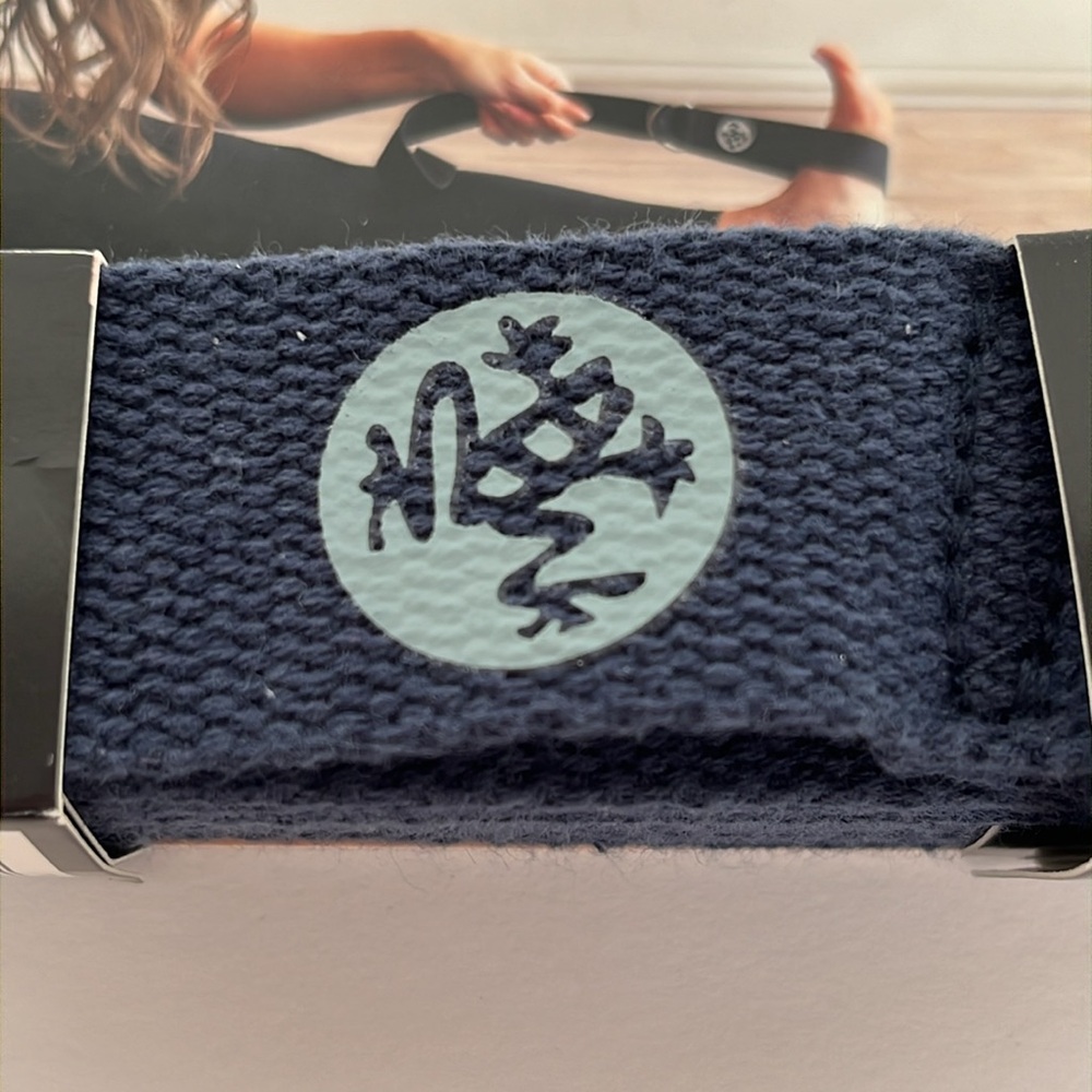 MANDUKA Welcome Yoga Strap - Picture 3 of 5